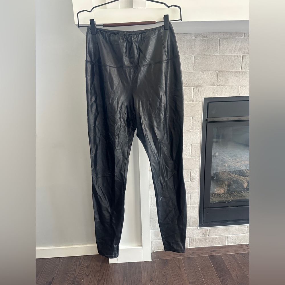 Wilfred free Black Faux Leather leggings| size m